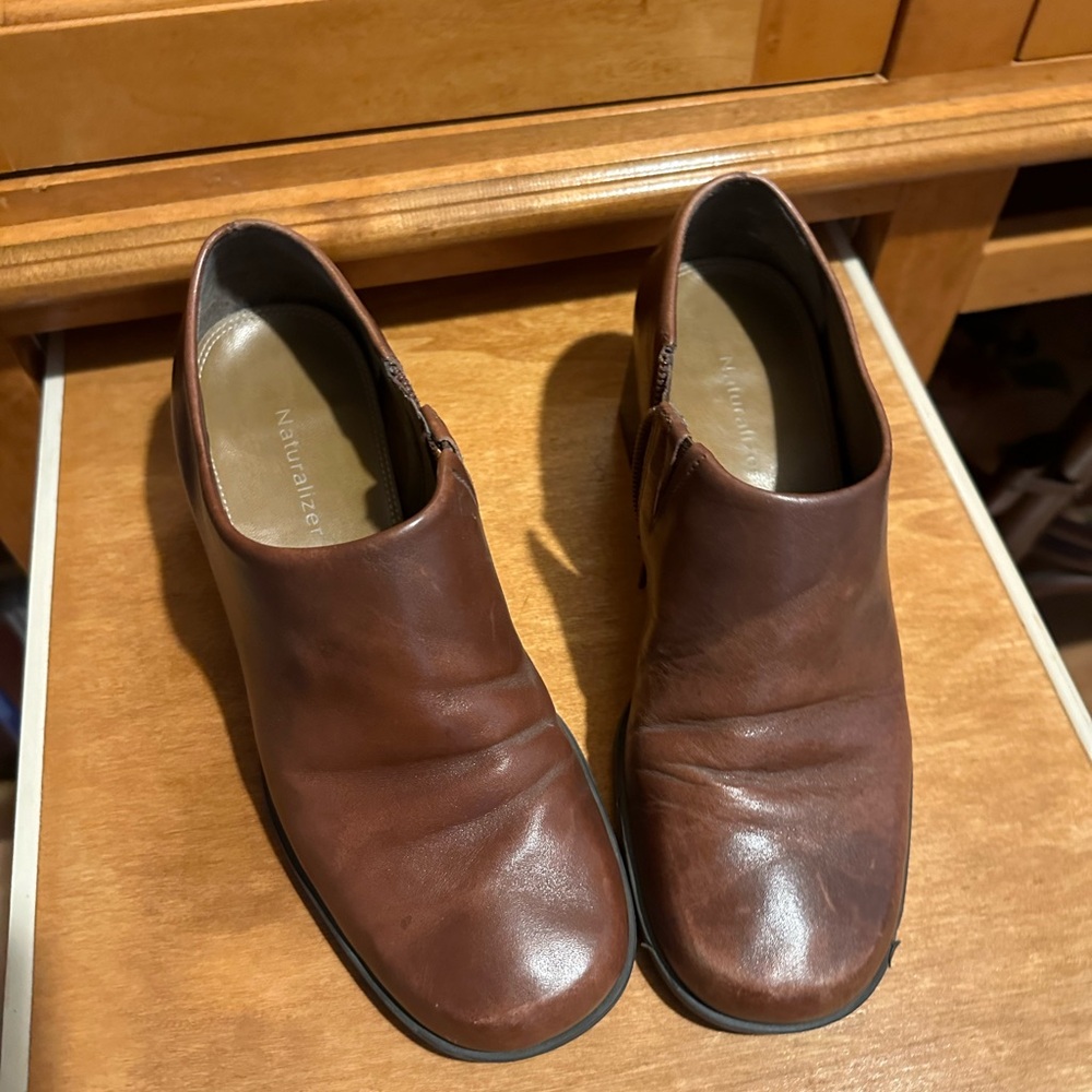 Naturalizer Leather Ankle Boots, size 7W